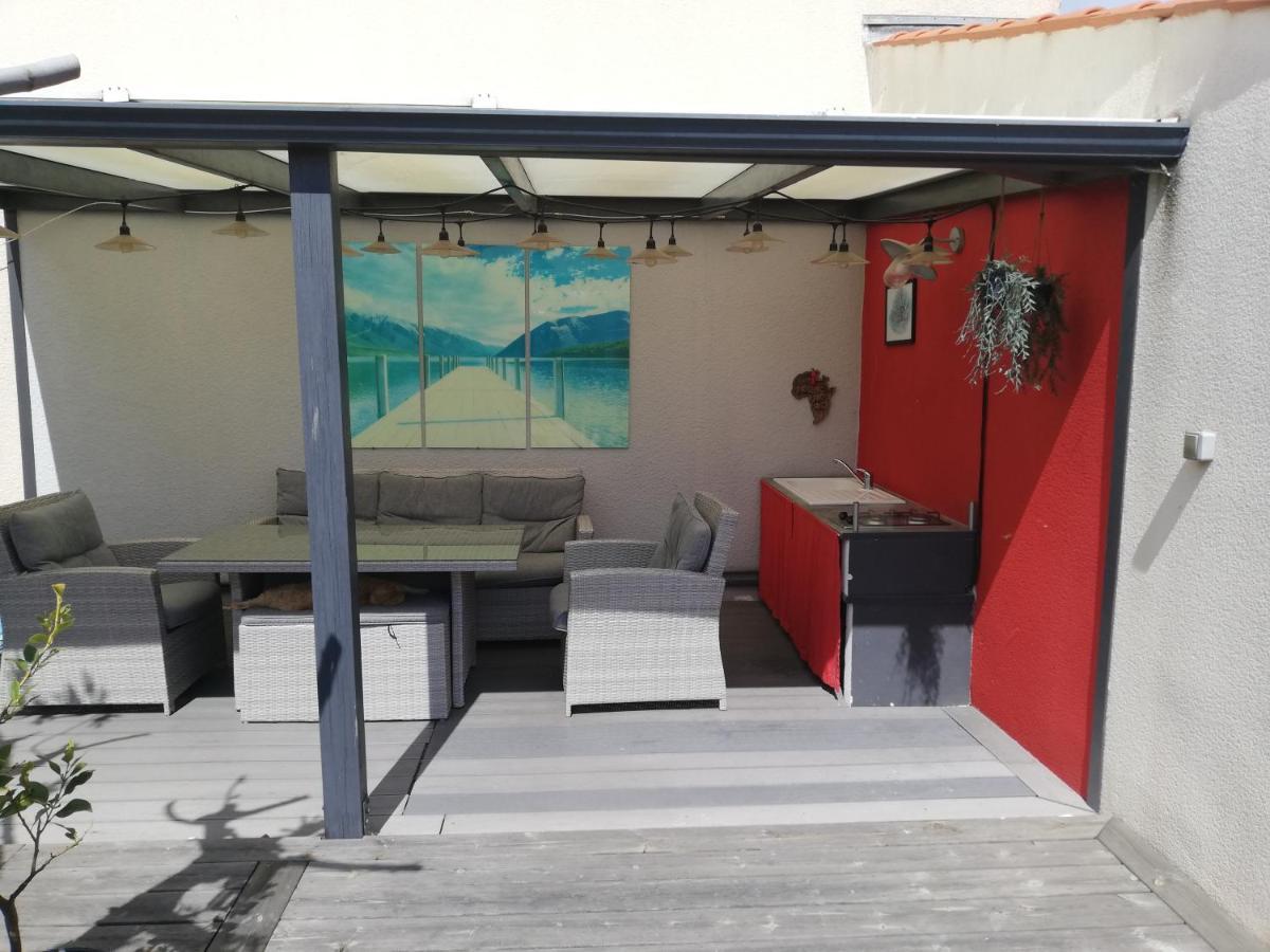 Studio Independant Chez L'Habitant Avec Piscine Et Cuisine Exterieures ลาโรแชล ภายนอก รูปภาพ
